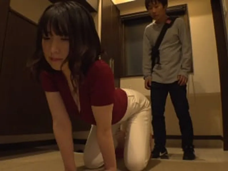 ông chồng lo làm việc, vợ ở nhà vụng trộm với cậu thanh niên phòng bên